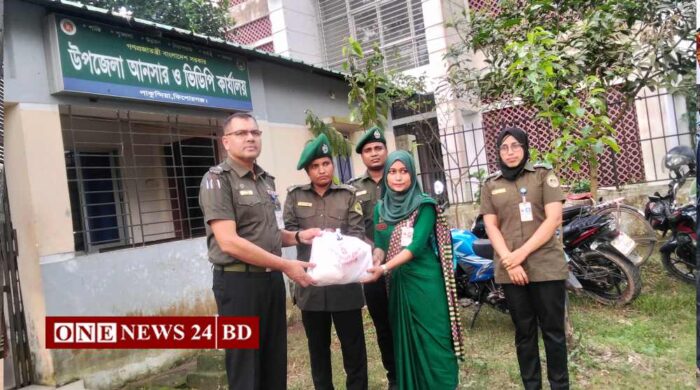 পাকুন্দিয়ায় আনসার ও ভিডিপি সদস্যদের মাঝে ঈদ সামগ্রী বিতরণ