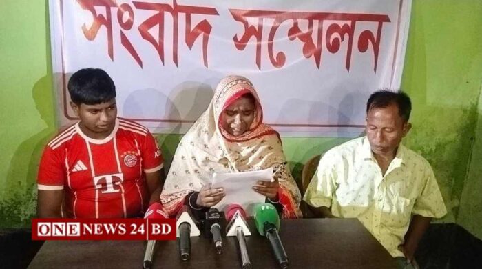বদলগাছীতে নাবালিকা স্কুলছাত্রী অপহরণের অভিযোগ, সংবাদ সম্মেলনে মায়ের আকুতি—‘আমার মেয়েকে ফিরিয়ে দিন’