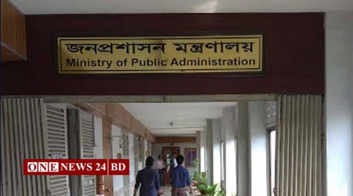 ৩২ ডিসিকে বাধ্যতামূলক অবসরে পাঠালো সরকার