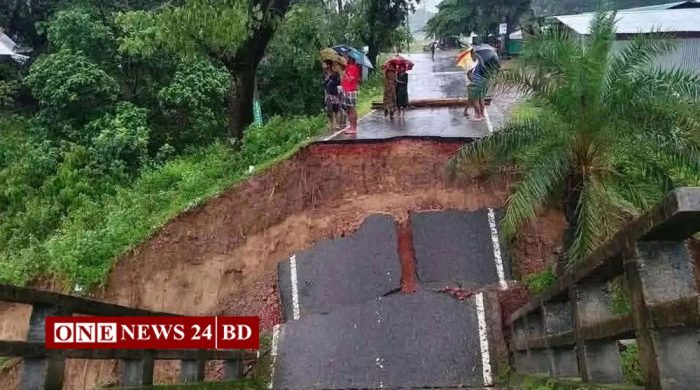 সেতু ধসে পড়ে বান্দরবান-রাঙ্গামাটি সড়ক যোগাযোগ বিচ্ছিন্ন