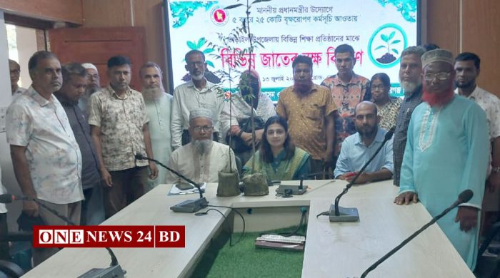 তাড়াইলে শিক্ষাপ্রতিষ্ঠানে বিভিন্ন প্রজাতির বৃক্ষের চারা বিতরণ
