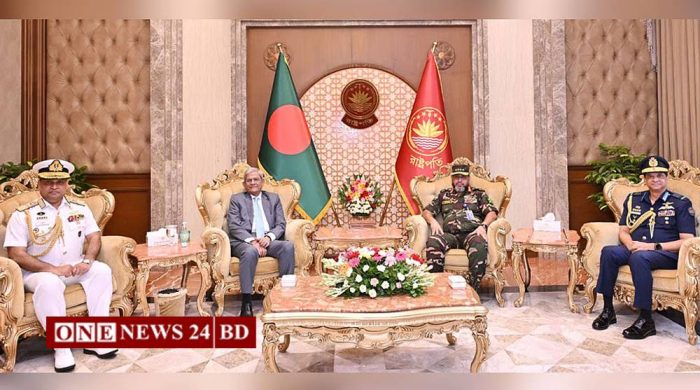 রাষ্ট্রপতির সঙ্গে তিন বাহিনী প্রধানের সাক্ষাৎ