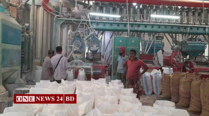 নওগাঁয় সরকারি গম বিক্রি করে নিম্নমানের আটা সরবরাহের অভিযোগ ডিলারের বিরুদ্ধে