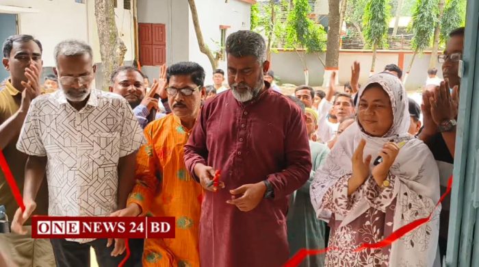নওগাঁর মহাদেবপুরে সর্বমঙ্গলা পাইলট উচ্চ বিদ্যালয়ের একাডেমিক ভবনের উদ্বোধন
