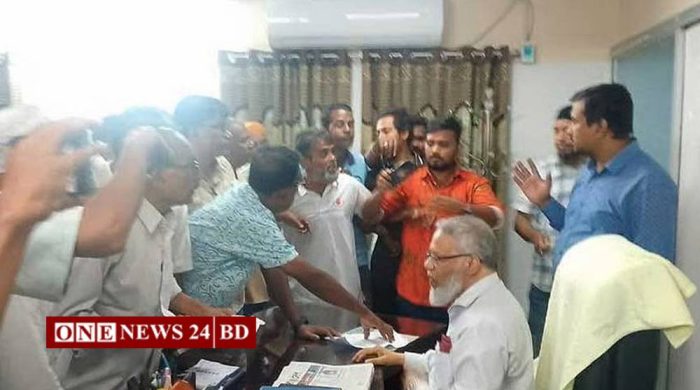 রাজশাহী মেডিকেল বিশ্ববিদ্যালয়ে ‘মব’ করে পদত্যাগপত্রে ভিসির স্বাক্ষর নেওয়ার অভিযোগ