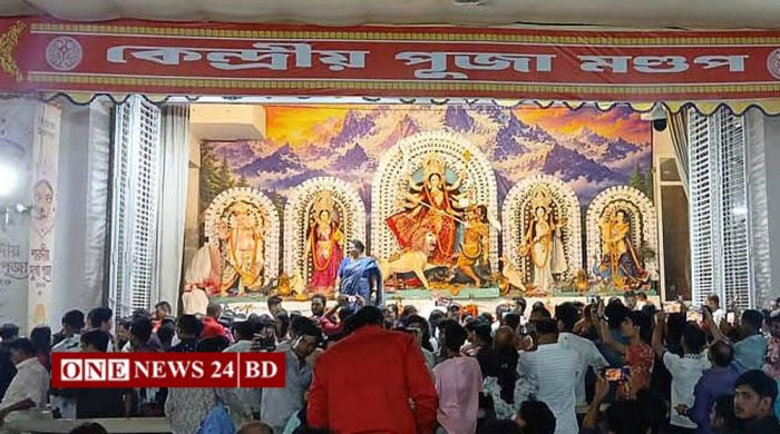 নবমীর আরতিতে আনন্দ-বিষাদ, দশমীর অপেক্ষায় ঢাকেশ্বরী
