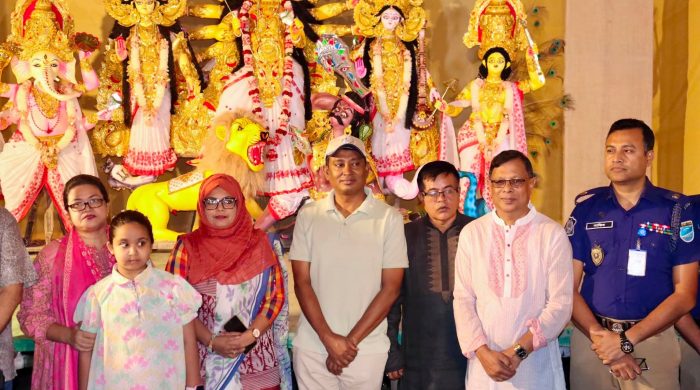 শারদীয় দুর্গাপূজা উপলক্ষে কিশোরগঞ্জে পূজা মণ্ডপ পরিদর্শন