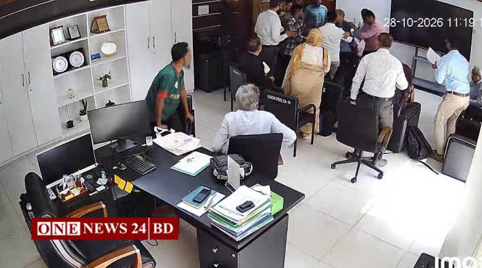 আইইডিসিআর পরিচালকের কক্ষে ঢুকে মারধরের অভিযোগ ড্যাব কর্মীদের বিরুদ্ধে