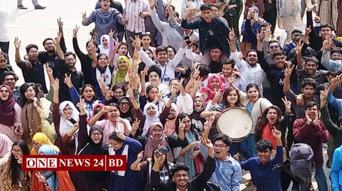 এইচএসসির ফলাফল: পাসের হারে শীর্ষে ঢাকা, সবার নিচে বরিশাল