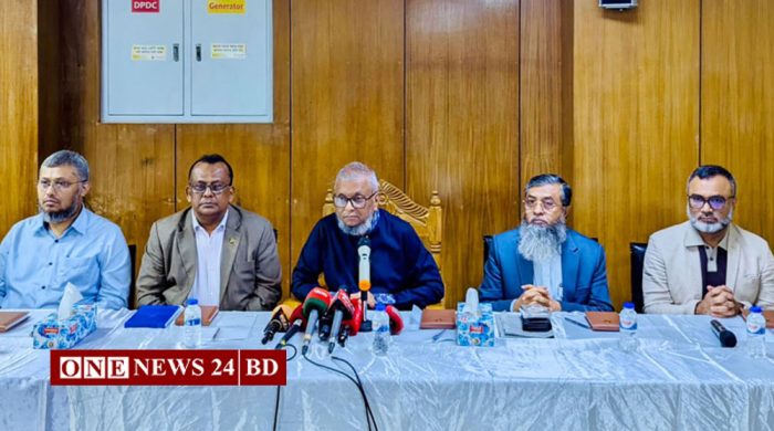 মজুরি বোর্ড গঠন রোববার, পোশাকশ্রমিকদের কাজে ফেরার আহ্বান শ্রমমন্ত্রীর